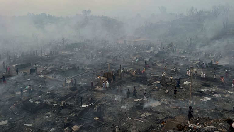 Bangladeş, Cox's Bazar'daki Balukhali'de çıkan yangının ardından yok olan Rohingya mülteci kampının görüntüsü, 5 Mart 2023. REUTERS/Ro Yassin Abdumonab SATIŞ YOK.  ARŞİV YOK