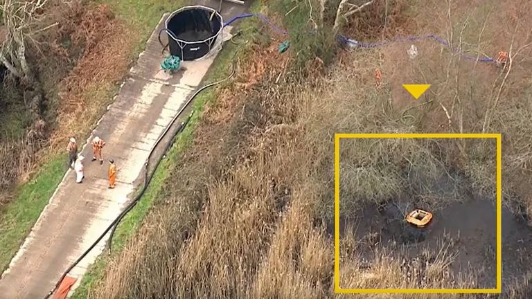 Oil spill in Dorset is attended by emergency crews