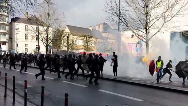 Police and protesters clash in Rennes