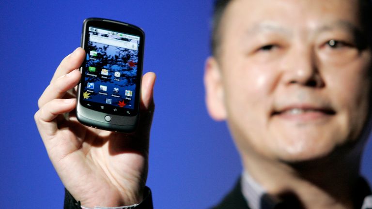 Peter Chou, chief executive of HTC, holds the Google Nexus One smartphone his company will produce, running the Android platform, during the unveiling of the first mobile phone the internet company will sell directly to consumers, during a news conference at Google headquarters in Mountain View, California January 5, 2010. REUTERS/Robert Galbraith (UNITED STATES - Tags: BUSINESS SCI TECH)