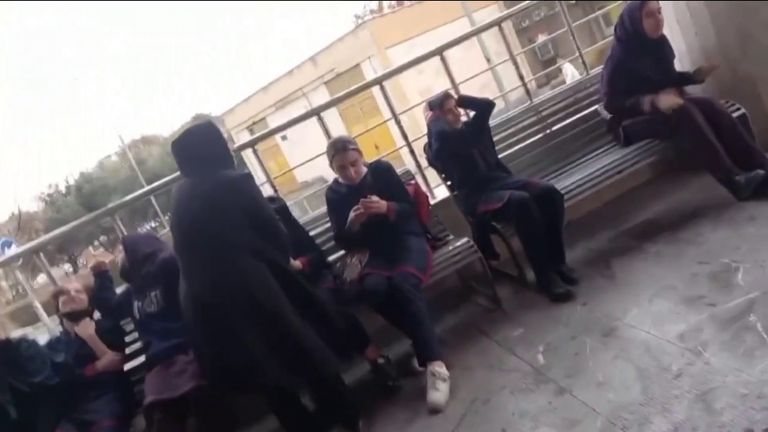 Iran schoolgirls poisoned
