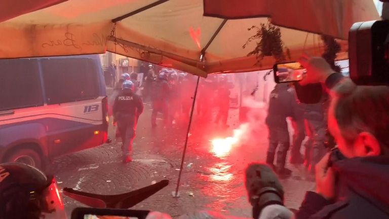 Police clash with fans in Naples