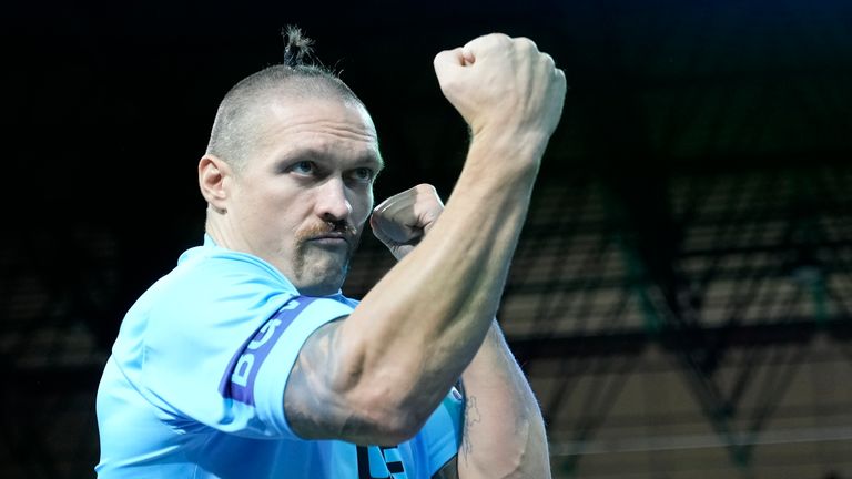 Ukraine&#39;s Oleksandr Usyk takes part in a public workout in Jeddah, Saudi Arabia, Tuesday, Aug. 16, 2022