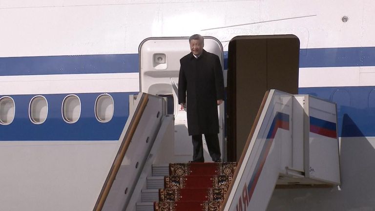 Xi Jinping lands in Moscow