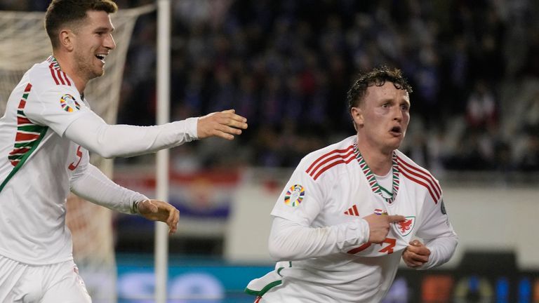 Wales&#39; Nathan Broadhead, right, celebrates after scoring his side&#39;s equaliser during the Euro 2024 group D qualifying soccer match between Croatia and Wales at the Poljud stadium in Split, Croatia, Saturday, March 25, 2023. (AP Photo/Darko Bandic)