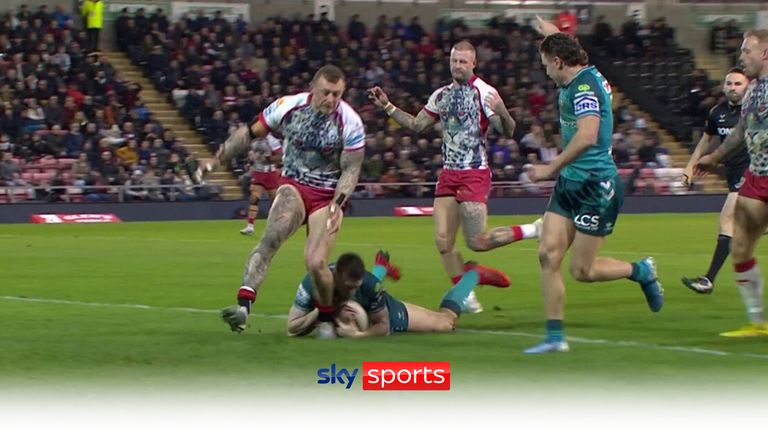 Out Of Absolutely Nothing Wigan Warriors Score On Sensational Break Trendradars 