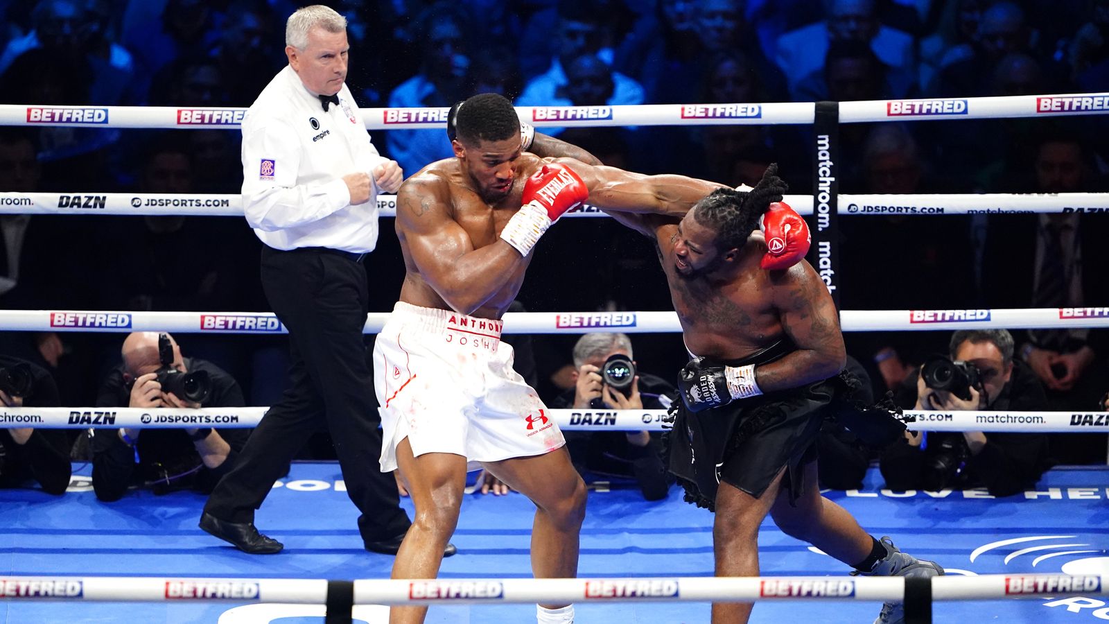 Anthony Joshua wins heavyweight fight against Jermaine Franklin