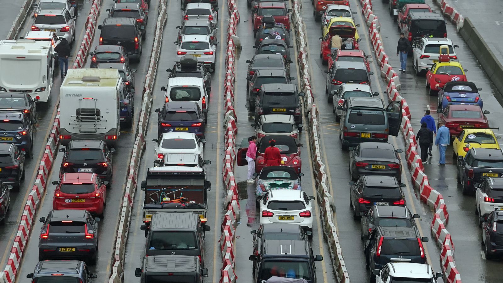 Travel warning with long delays expected as millions set to travel over Easter weekend