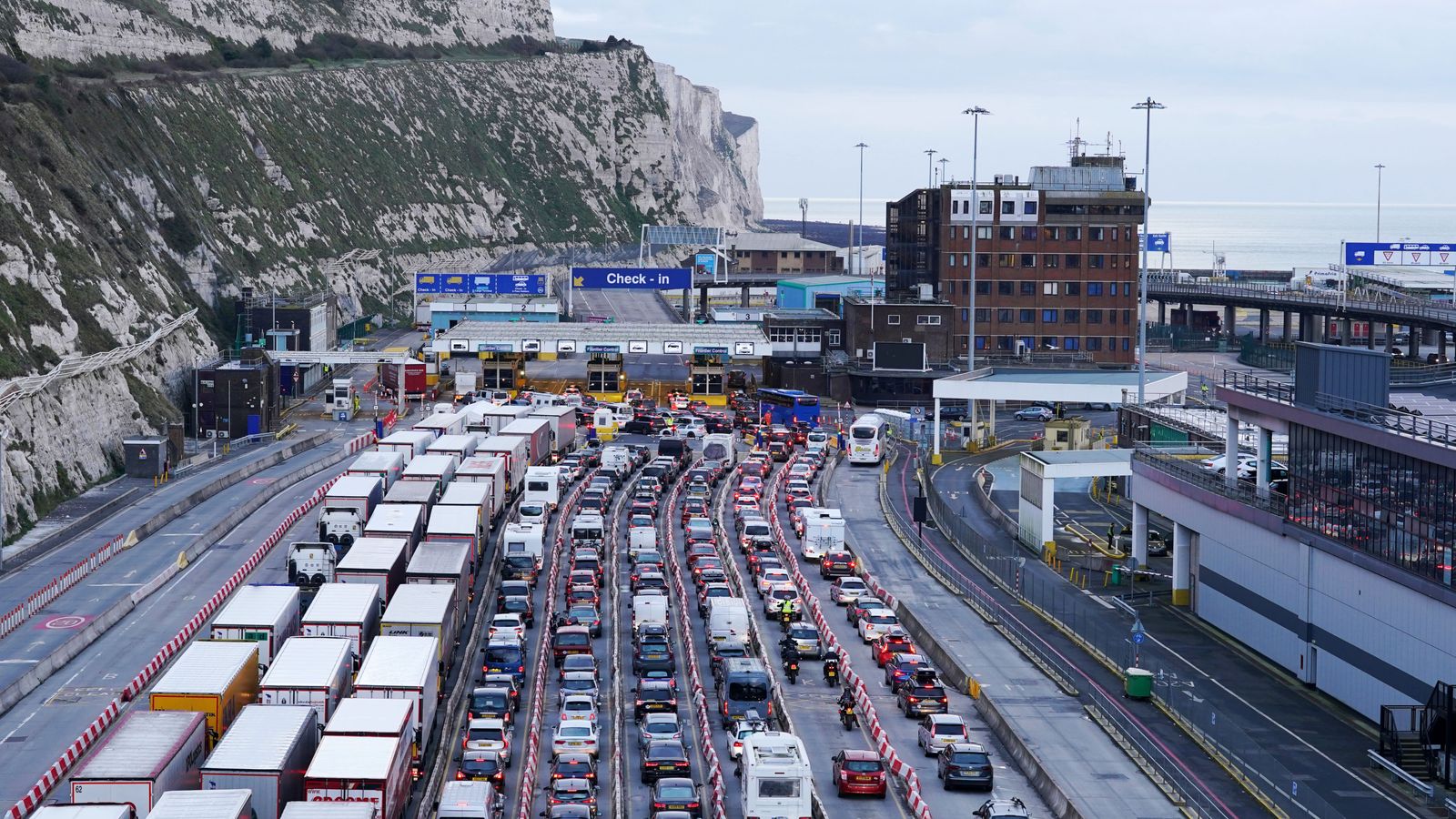 Travel warning with long delays expected as millions set to travel over Easter weekend