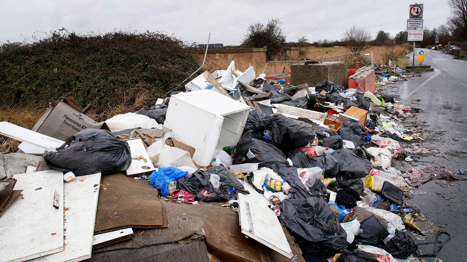 Labour to make fly-tippers join clean-up squads as cases rise to nearly 3,000 per day