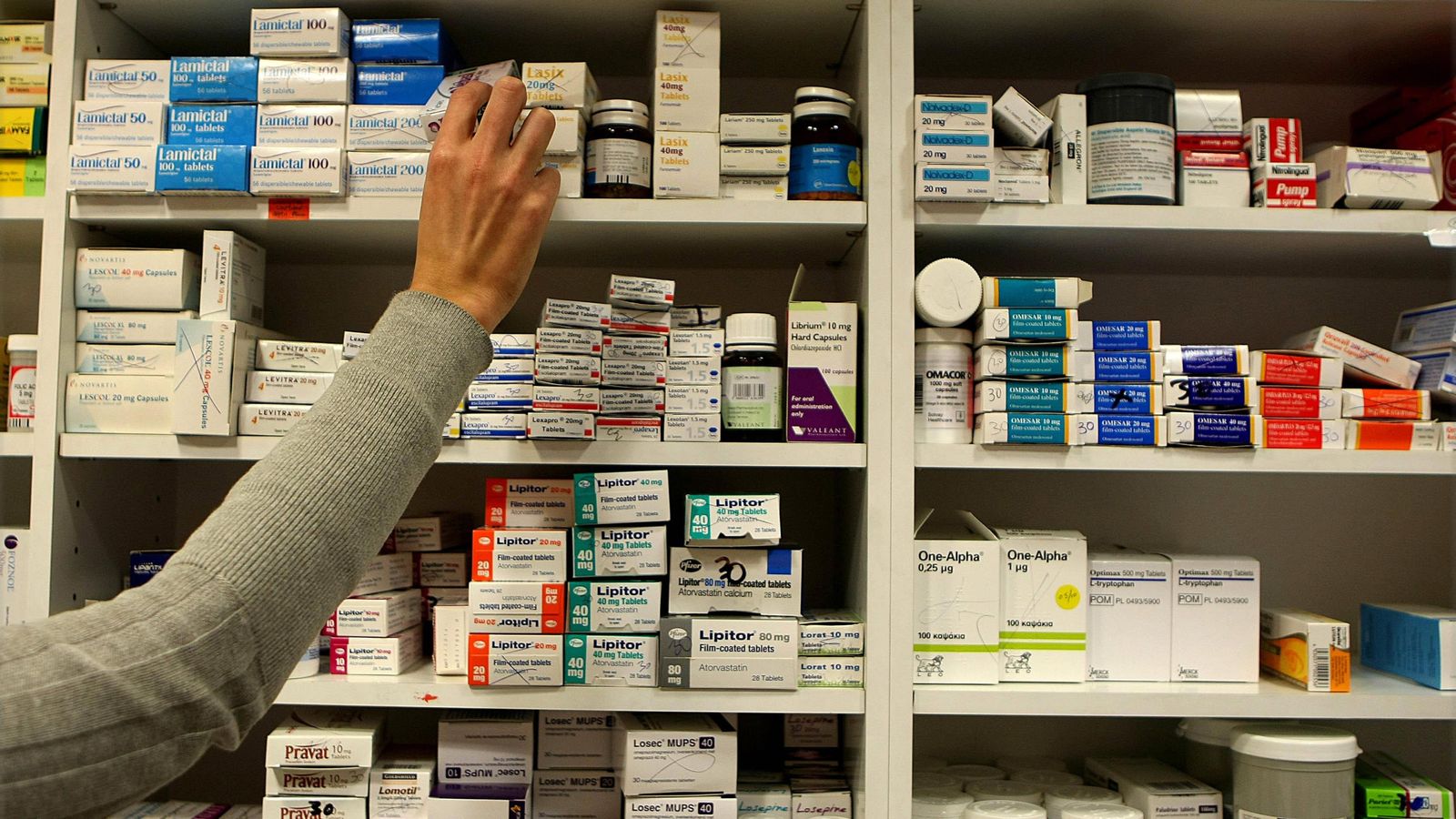 Pharmacies to be able to prescribe medication under plans to free up GP appointments