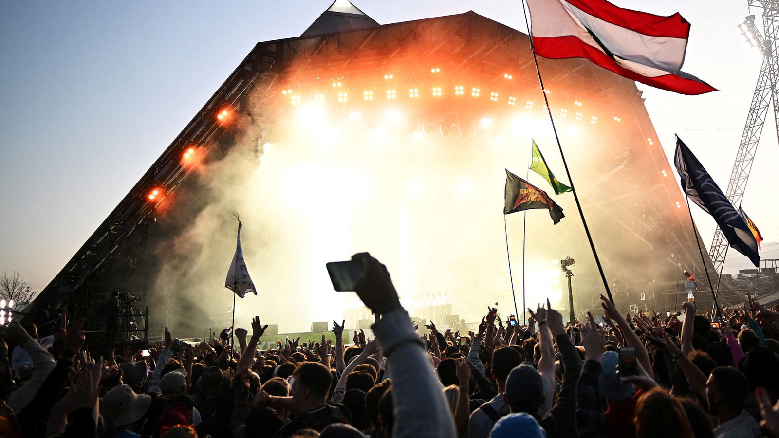 Qui sont les ChurnUps ?  Glastonbury annonce un acte mystérieux pour la machine à sous principale de Pyramid Stage – comme la programmation complète a été révélée |  Actualités Ents & Arts