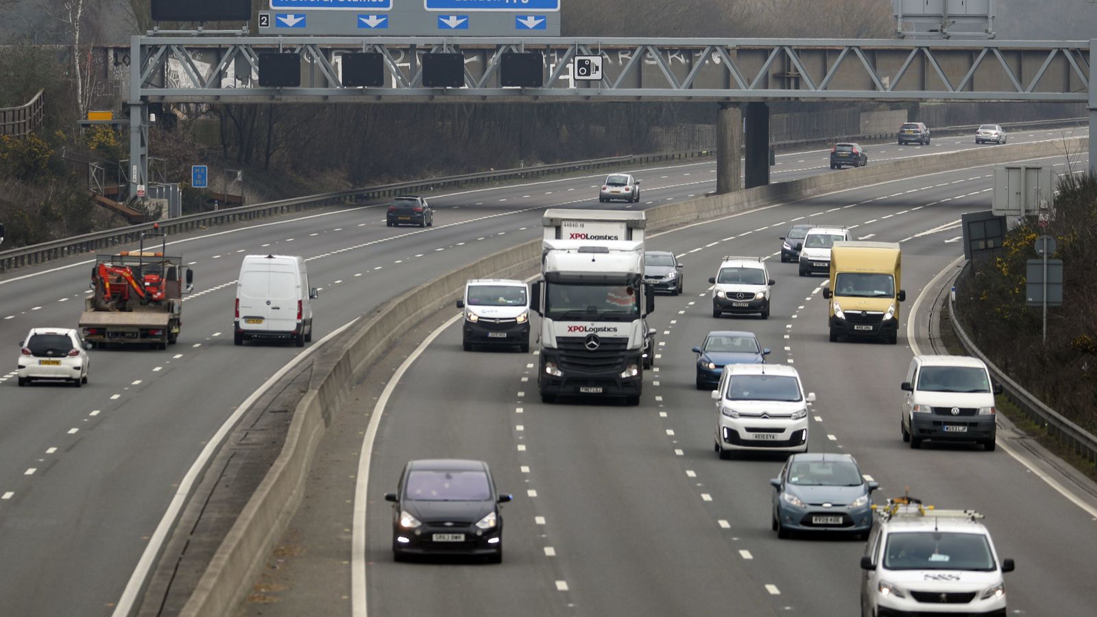 Rishi Sunak to ban new smart motorways following concerns about safety and cost