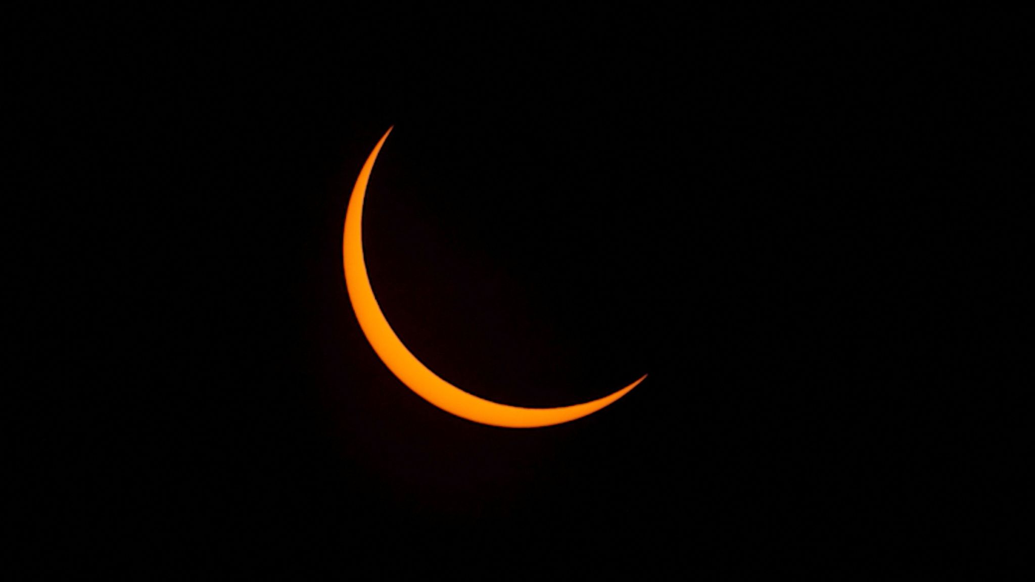Solar eclipse Thousands gather in Australia and Indonesia to witness