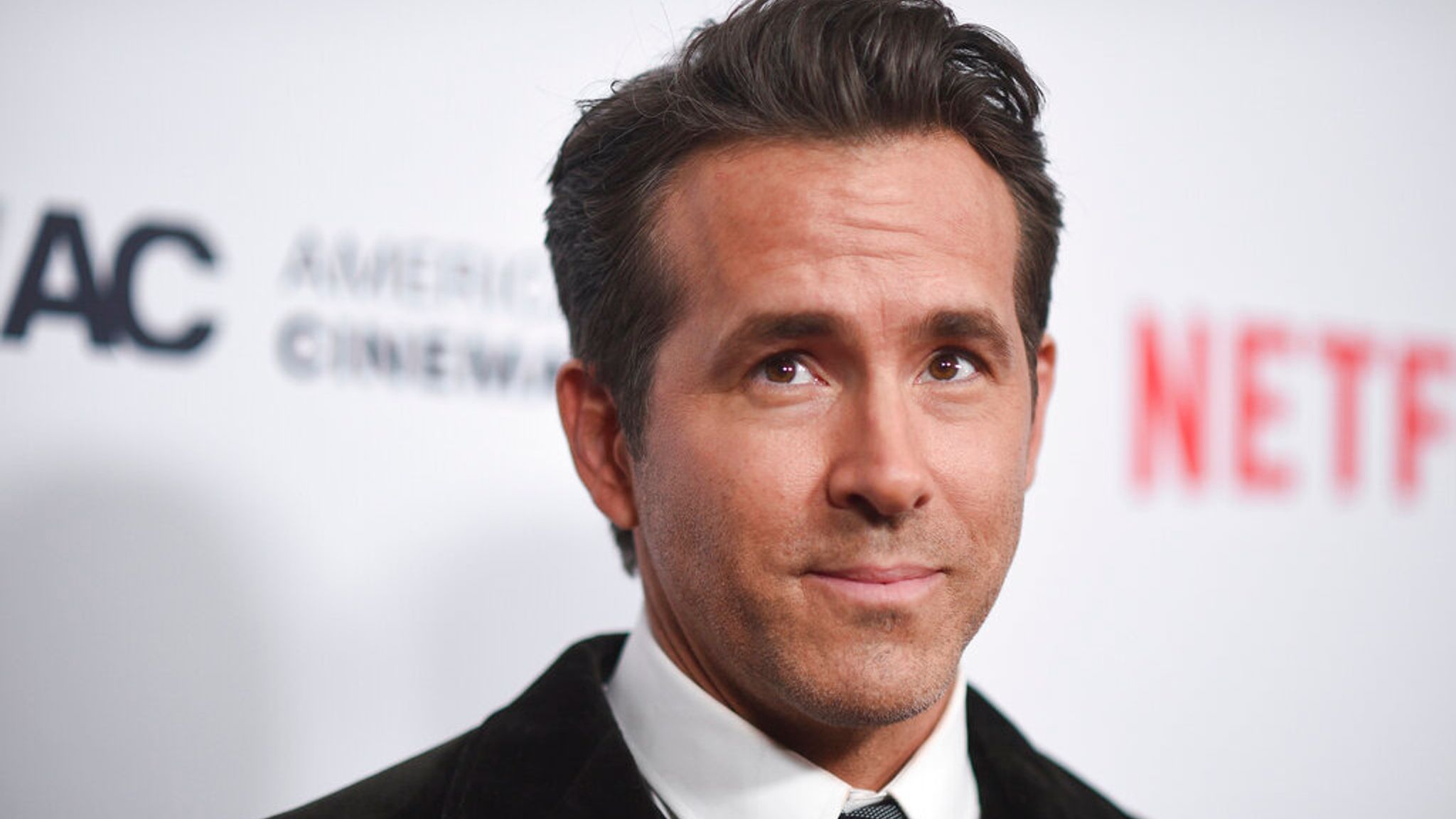 Why Ryan Reynolds wanted to buy this ice hockey team - BBC News