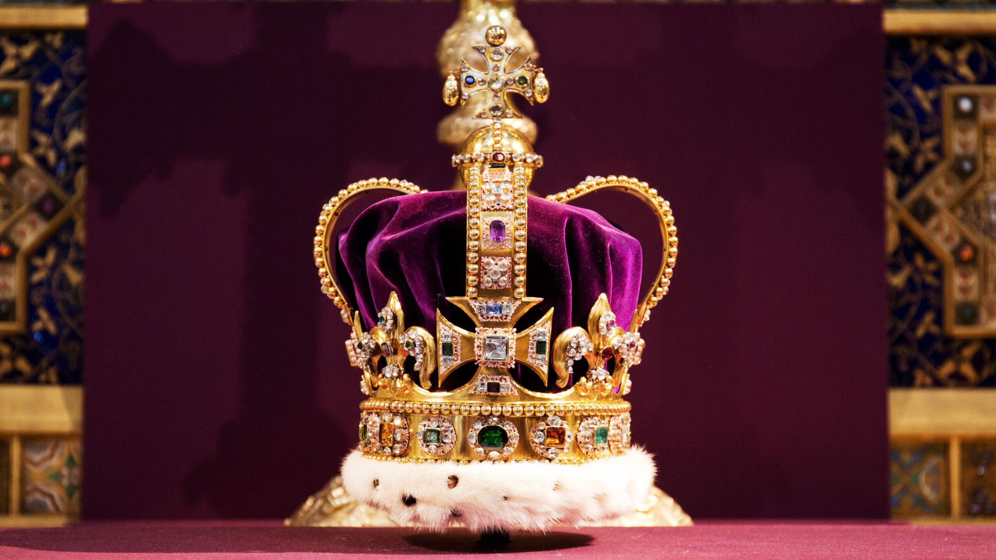 The significance behind Queen Elizabeth II's Imperial State Crown, that she  wears on special occasions