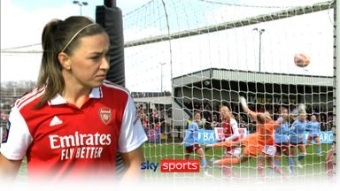 'A huge goal in the title race' | McCabe stunner moves Arsenal above Man City