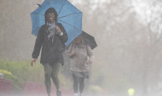 Snow forecast as wintry showers sweep across UK ahead of first May bank holiday weekend - Vimarsana News