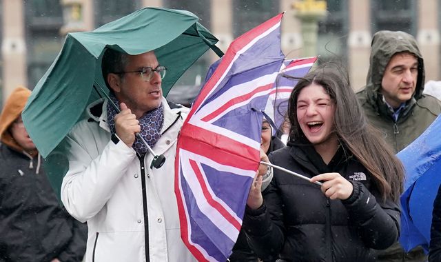 UK weather: Winds of up to 70mph to hit Northern Ireland, Wales and southern England with risk of snow further north - Vimarsana News