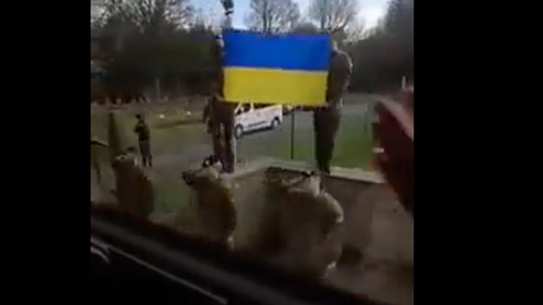 Ukrainian soldiers leave the UK 