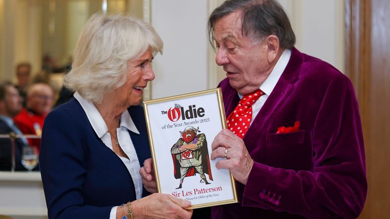 Britain&#39;s Camilla, Duchess of Cornwall, presents Barry Humphries the Wizard of Oz award for his fictional character Sir Les Patterson at the Oldie Of The Year Awards 2021 at The Savoy Hotel in London, Britain, October 19, 2021. Chris Jackson/Pool via REUTERS
