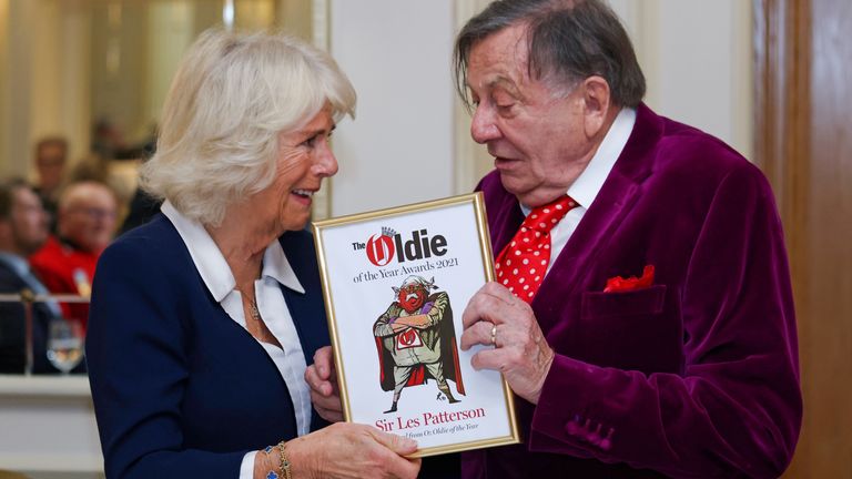 Britain&#39;s Camilla, Duchess of Cornwall, presents Barry Humphries the Wizard of Oz award for his fictional character Sir Les Patterson at the Oldie Of The Year Awards 2021 at The Savoy Hotel in London, Britain, October 19, 2021. Chris Jackson/Pool via REUTERS
