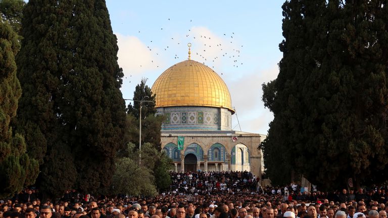 Palestinians attend Eid al-Fitr prayers at the compound that houses Al-Aqsa mosque, known to Muslims as Noble Sanctuary and to Jews as Temple Mount, in Jerusalem&#39;s Old City, April 21, 2023. REUTERS/Sinan Abu Mayzer
