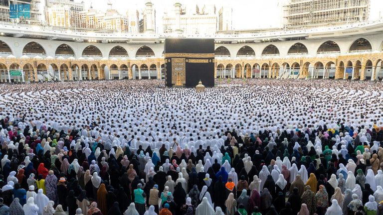 Muslims perform their Eid al-Fitr prayers at the Grand Mosque, in the holy city of Mecca, Saudi Arabia, April 21, 2023. Saudi Press Agency/Handout via REUTERS ATTENTION EDITORS - THIS PICTURE WAS PROVIDED BY A THIRD PARTY

