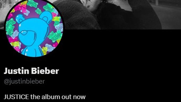 Justin Bieber loses his blue tick