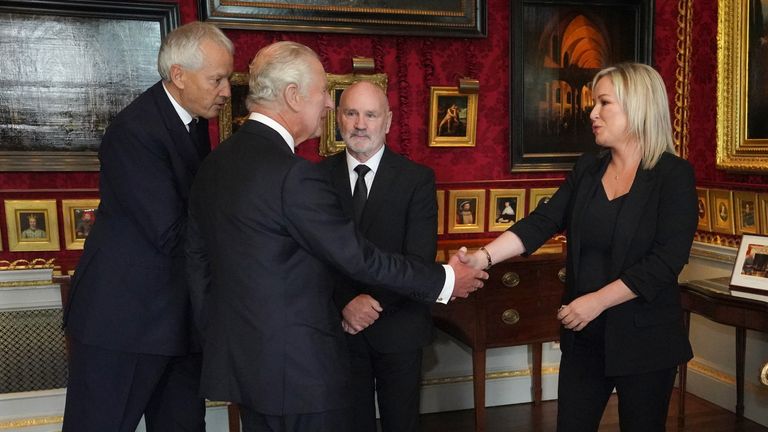 Kral III. Charles, Kuzey İrlanda Meclis Başkanı Alex Maskey ve Sinn Fein Başkan Yardımcısı Michelle O'Neill ile Co Down, Hillsborough Kalesi'nde buluşuyor.  Resim tarihi: 13 Eylül 2022 Salı.