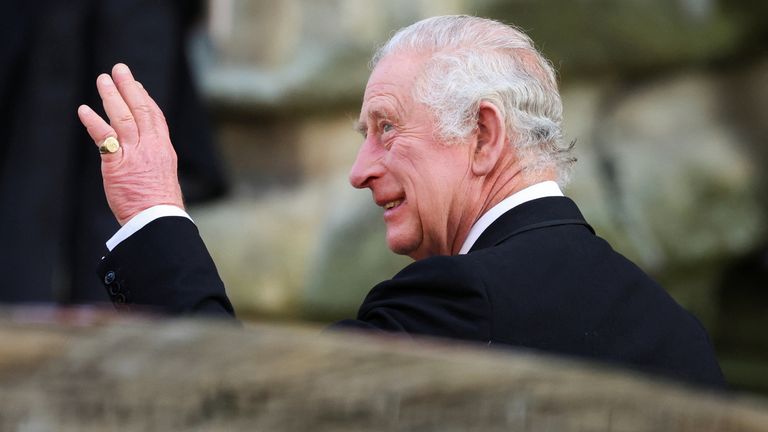  King Charles waves as he visits York Minster for the Maundy Thursday Service in York, Britain, April 6, 2023. REUTERS/Phil Noble

