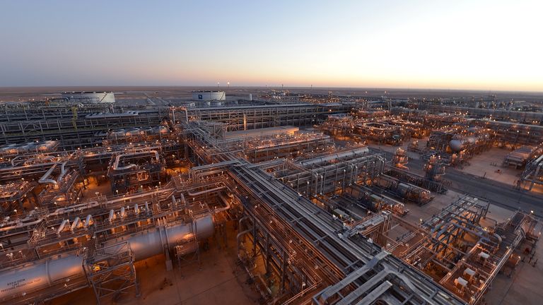 A view shows Saudi Aramco&#39;s khurais mega project, Saudi Arabia February 5, 2013. Picture taken February 5, 2013. Saudi Aramco/Handout via REUTERS ATTENTION EDITORS - THIS PICTURE WAS PROVIDED BY A THIRD PARTY.
