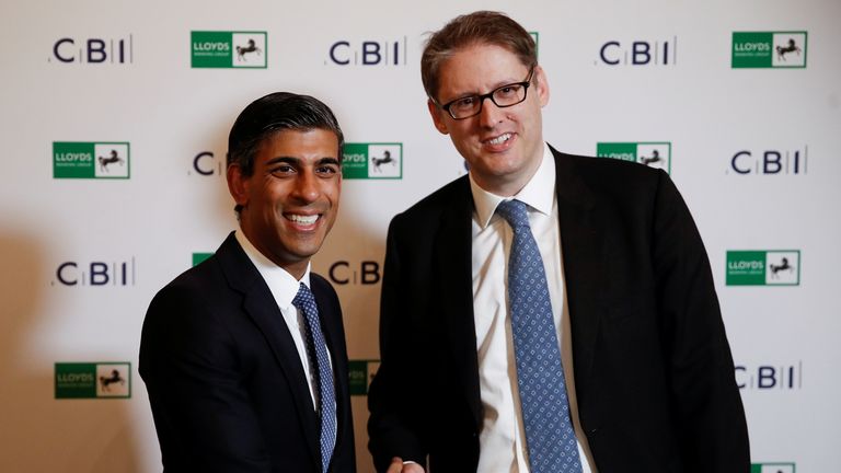 Britain&#39;s Chancellor of the Exchequer Rishi Sunak shakes hands with Tony Danker, Director-General of the CBI, ahead of the Confederation of British Industry&#39;s (CBI) annual dinner in London, Britain, May 18, 2022. Peter Nicholls/REUTERS
