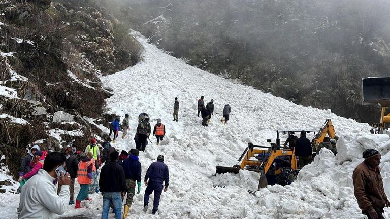 Rescue team members search for survivors after an avalanche in the northeastern state of Sikkim, India, April 4, 2023. Indian Ministry of Defence/Handout via REUTERS THIS IMAGE HAS BEEN SUPPLIED BY A THIRD PARTY. NO RESALES. NO ARCHIVES.
