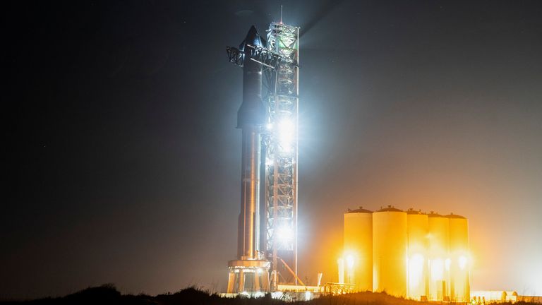 SpaceX Starship on its Boca Chica launchpad