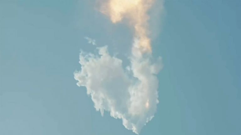 SpaceX's next-generation Starship spacecraft atop its powerful Super Heavy rocket self-destructs after its launch from the company's Boca Chica launchpad on a brief uncrewed test flight near Brownsville, Texas, U.S. April 20, 2023 in a still image from video. SpaceX/Handout via REUTERS. NO RESALES. NO ARCHIVES. THIS IMAGE HAS BEEN SUPPLIED BY A THIRD PARTY. 