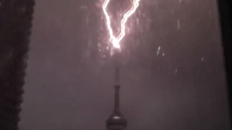 Moment lightning struck Toronto&#39;s CN Tower.