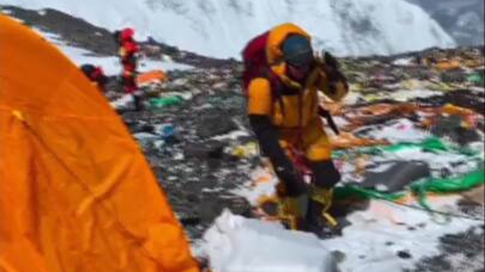 Himalayas covered in rubbish in video captured by Sherpa in Nepal ...