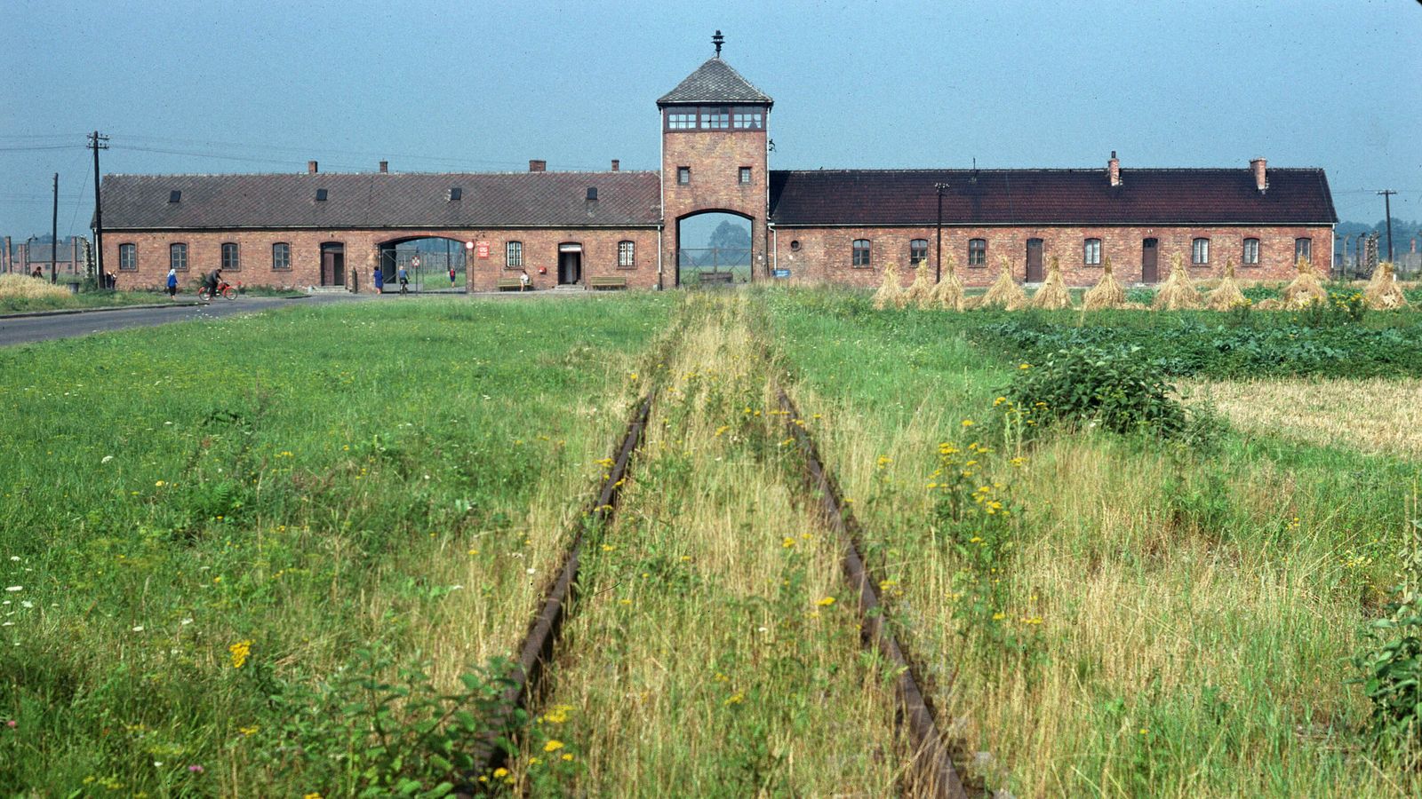 Auschwitz kritisiert „geschmacklosen“ Eisstand auf dem Gelände vor „Todestor“ |  Weltnachrichten