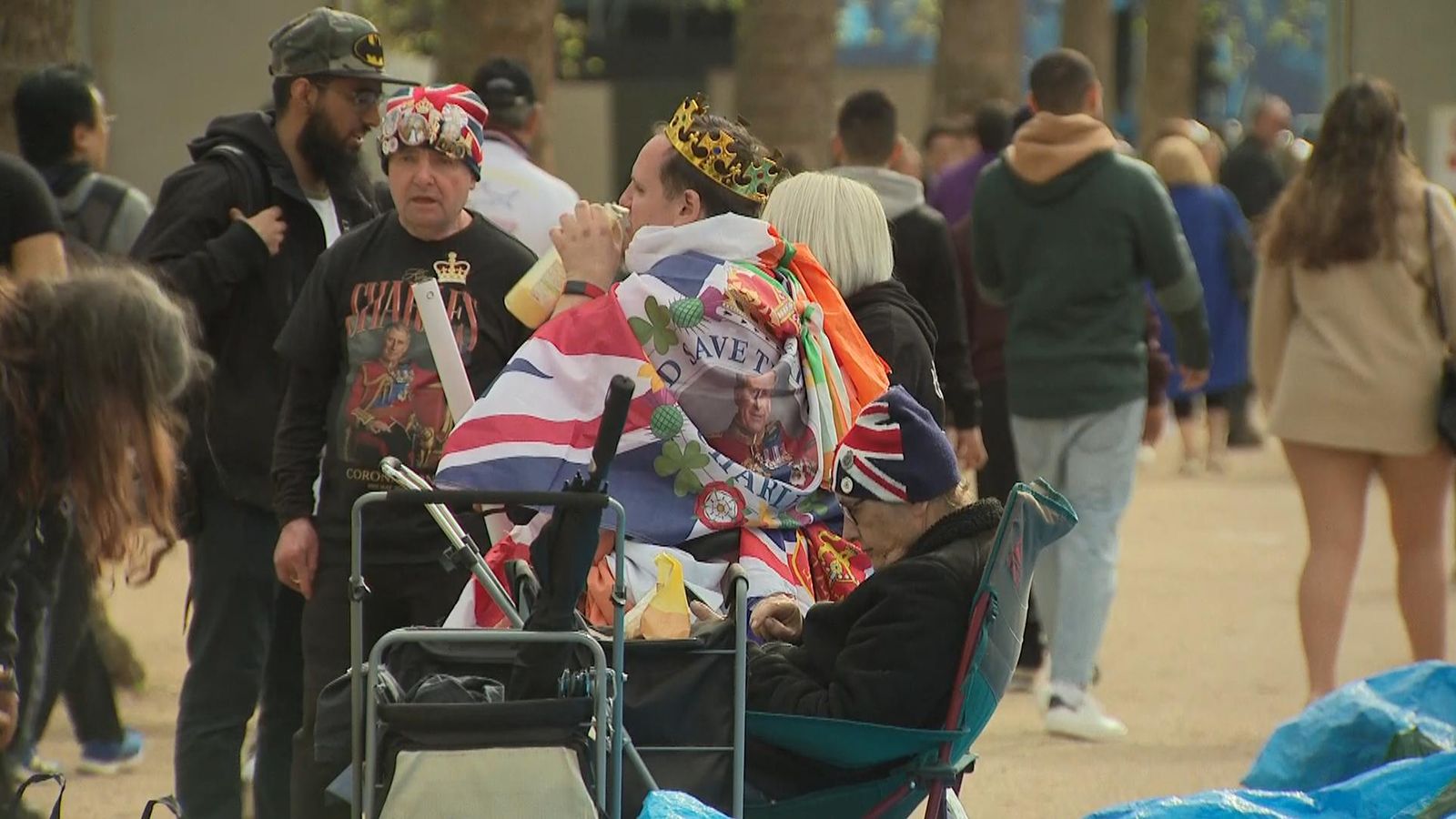 Blue tarpaulin, plastic crowns and copious quantities of bathroom roll – Royal followers make camp forward of Coronation