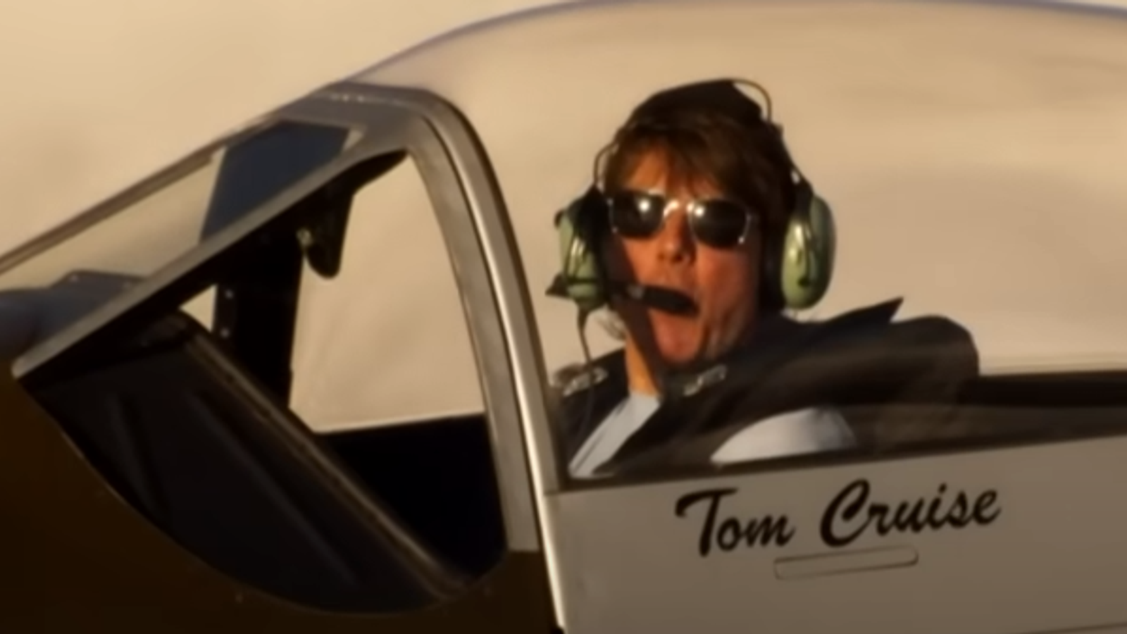 Tom Cruise's coronation concert cameo almost identical to his MTV award acceptance video