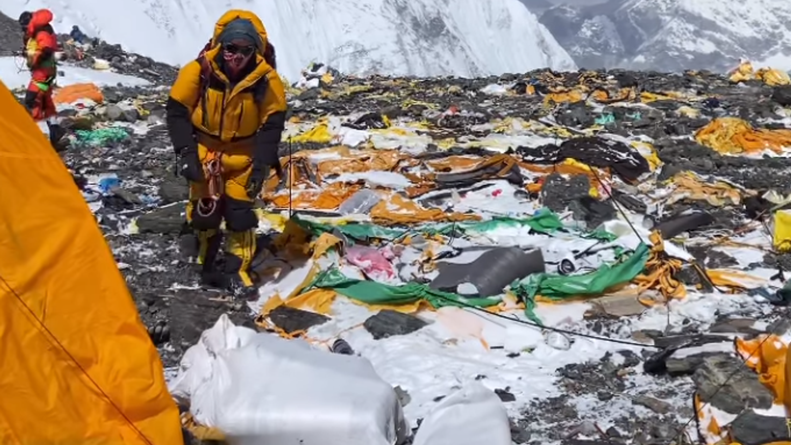 L’Himalaya è disseminato di spazzatura con “tende, ciotole d’acciaio, cucchiai e carta” tra gli oggetti lasciati dagli scalatori |  notizie dal mondo