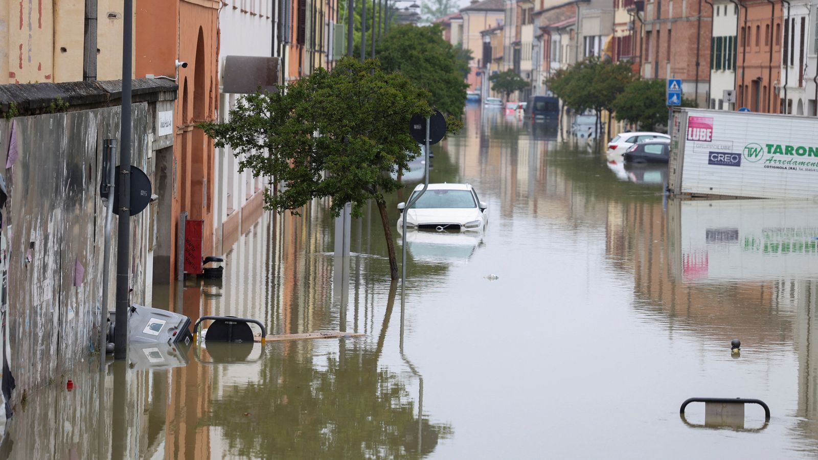 Наводнение в Италии: премьер-министр Джорджия Мелони обещает пакет помощи в размере 1,8 млрд фунтов стерлингов для пострадавших от наводнения районов на севере Италии |  Новости мира
