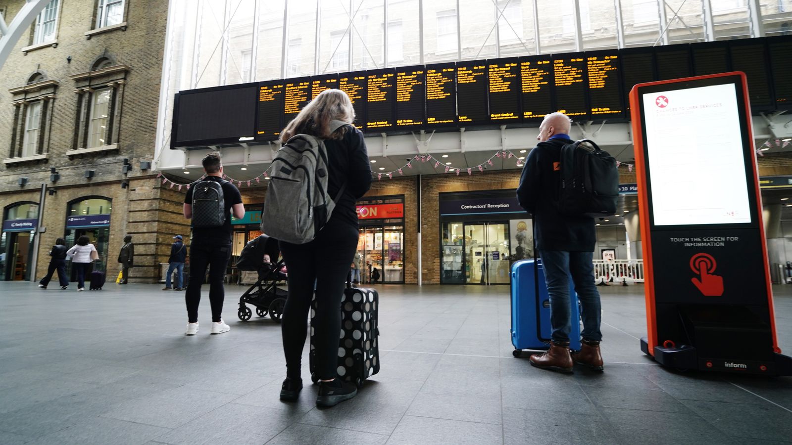 إضراب السكك الحديدية: يحذر قائدو القطارات من حدوث اضطراب كبير في عطلة نهاية الأسبوع الأخيرة من العطلة الصيفية المدرسية |  أخبار المملكة المتحدة