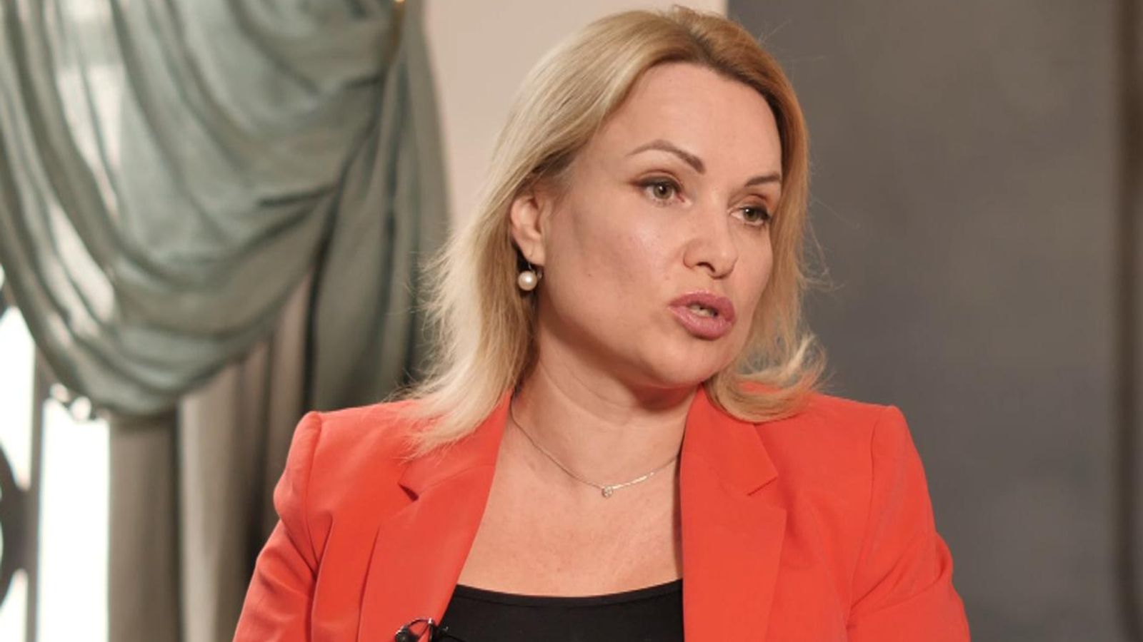 Marina Ovsyannikova: Russian TV journalist known for on-air Ukraine war protest falls ill after suspected poisoning