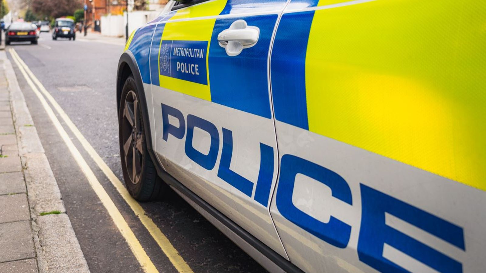 Съдия изисква преглед от столичната полиция на 999 скорости, след като полицай беше арестуван за смъртта на 25-годишна жена в Брикстън