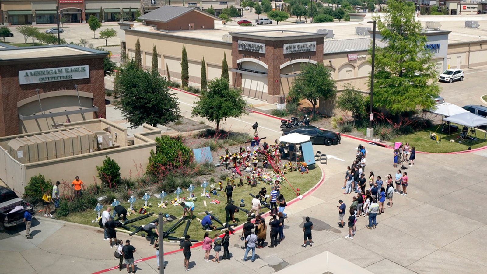 Texas gunman who killed eight at shopping mall had 'neo-Nazi ideation', police say