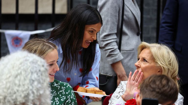 British Prime Minister Rishi Sunak&#39;s wife Akshata Murty, U.S. first lady Jill Biden and her and U.S. President Joe Biden&#39;s granddaughter Finnegan attend the Big Lunch event on Downing Street to celebrate the coronation of Britain&#39;s King Charles, in London, Britain, May 7, 2023. REUTERS/Hannah McKay
