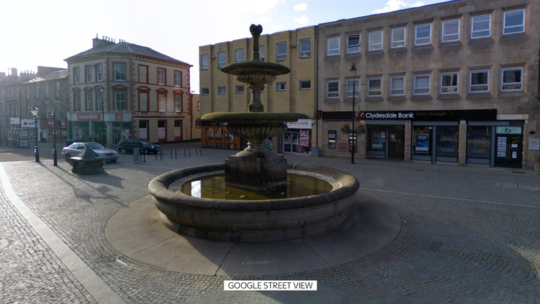 Street View of the fountain in Elgin&#39;s High Street