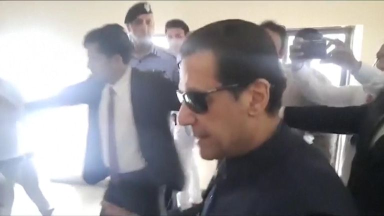 Imran Khan is seen walking through Pakistan&#39;s supreme court 